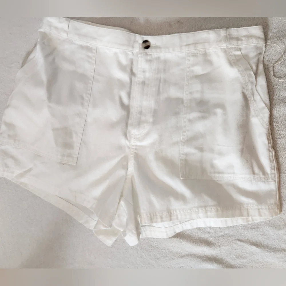 Universal Thread High Rise White Shorts - 17